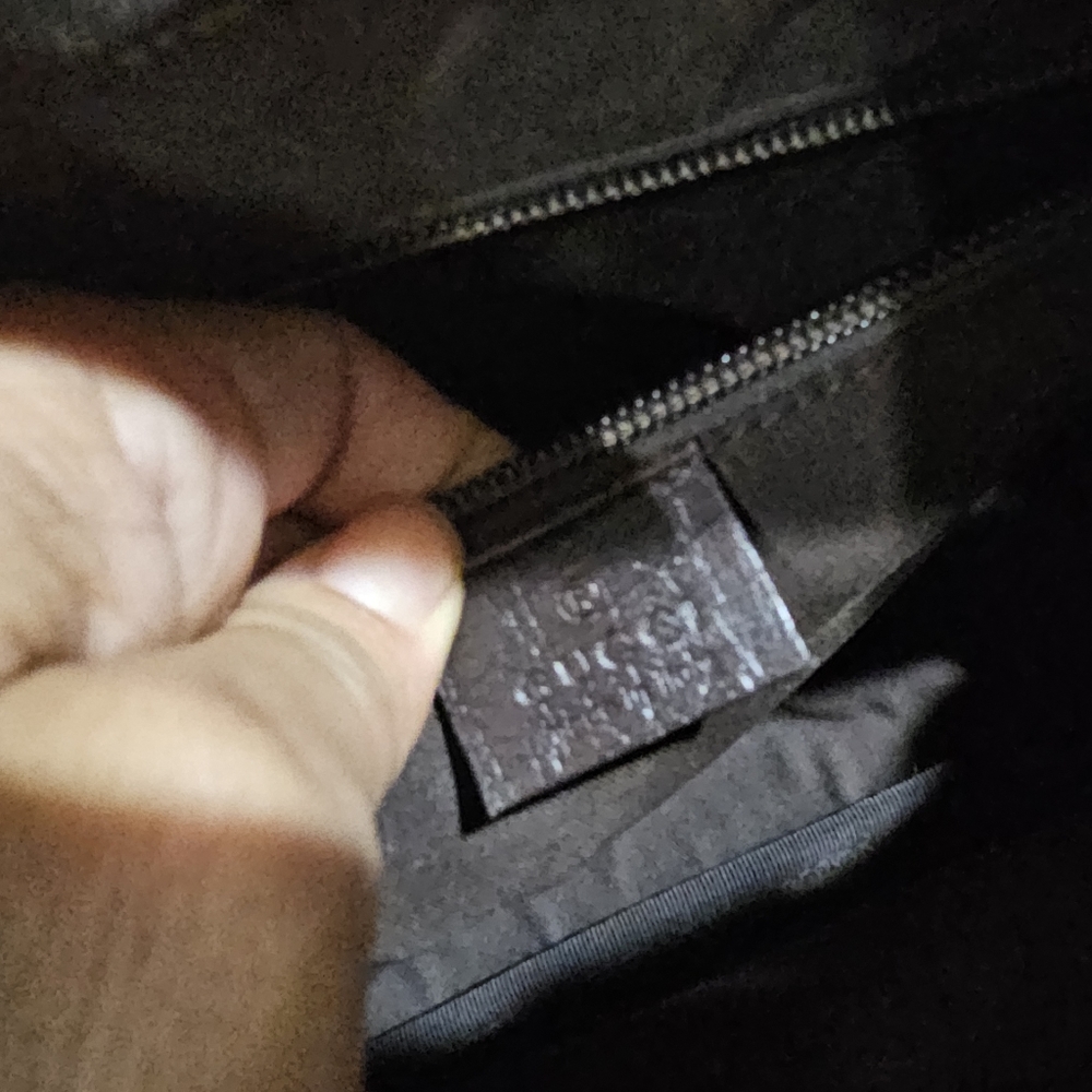 Authentic Vintage Gucci GG Crossbody - Picture 6 of 14